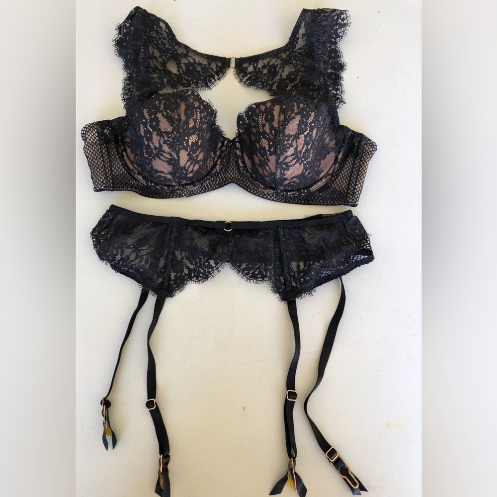 VS Very Sexy caged eyelash bra and garter set